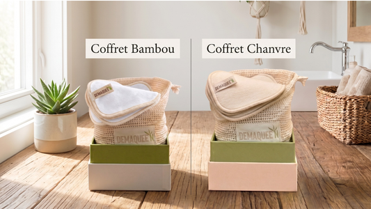 Comparatif visuel de deux pads démaquillants Demaquee'N : un en fibre de bambou lisse et un en chanvre texturé sur fond naturel.